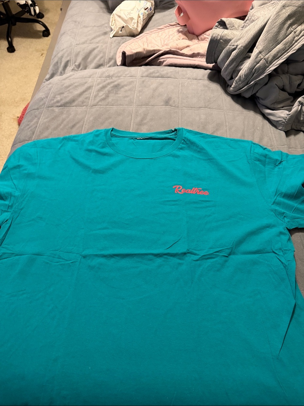 Realtree Teal Short Sleeve Crewneck Tee with Pink Logo